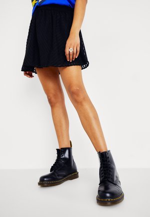 ONLY ONLKLARA ZIGZAG SKIRT - Φούστα σε γραμμή Α - black