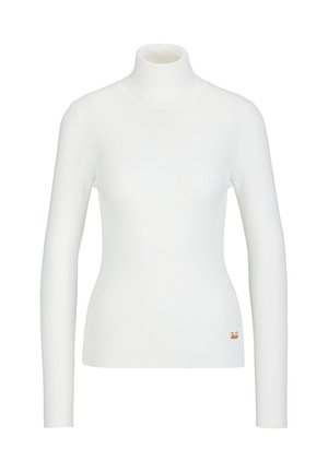 Pull à col roulé blanc côtelé avec des manches longues. Présente une coupe slim et un petit accent logo doré près de l'ourlet. Texture douce.