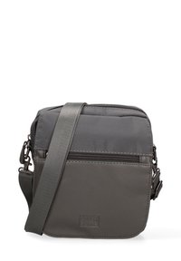 Borsa a tracolla grigia con una texture sintetica liscia, dotata di una tasca frontale con zipper e di una tracolla regolabile. Design minimalista.