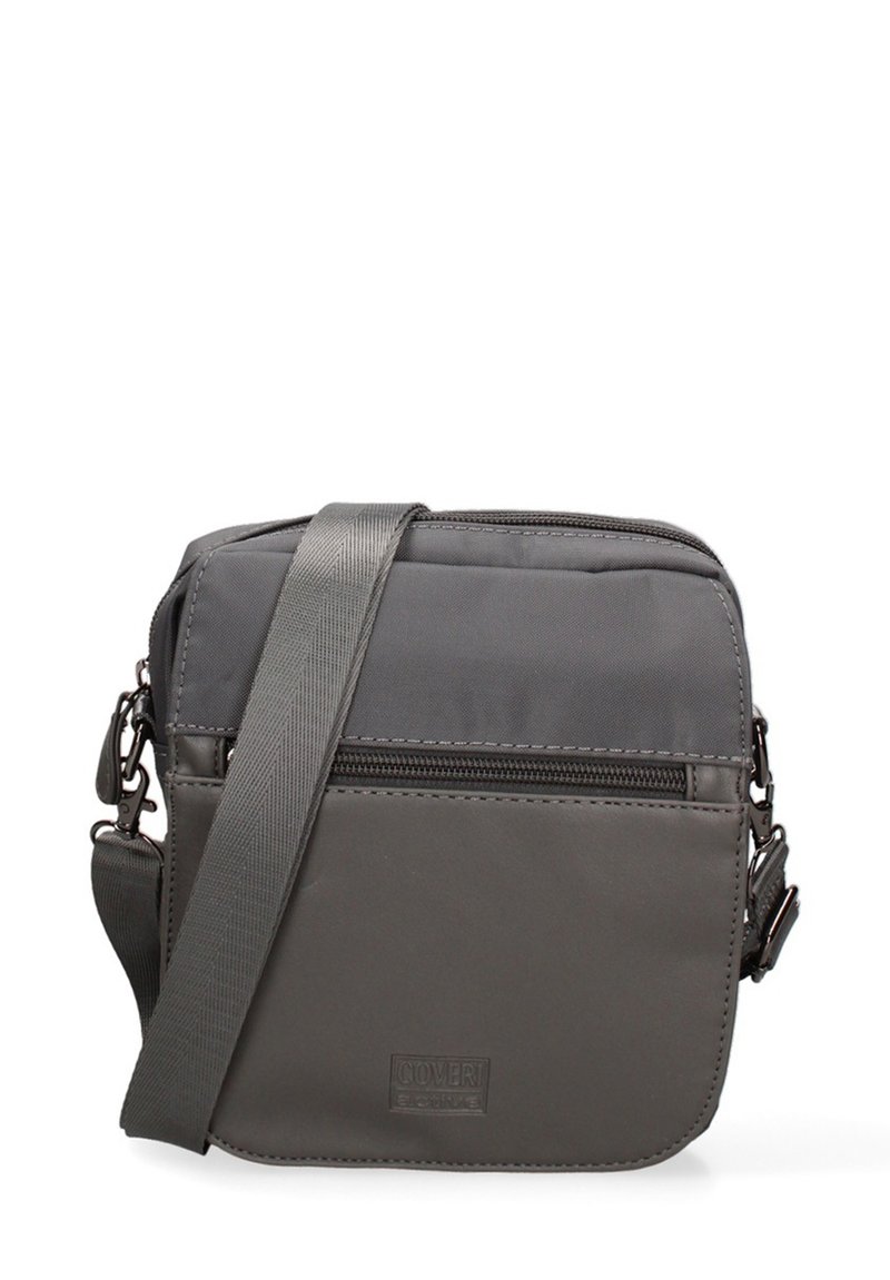 Borsa a tracolla grigia con una texture sintetica liscia, dotata di una tasca frontale con zipper e di una tracolla regolabile. Design minimalista.