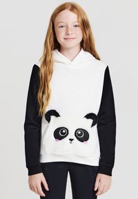 Felpa con cappuccio con corpo bianco e maniche nere, caratterizzata da una tasca a forma di faccia di panda in peluche con occhi e orecchie ricamati. Texture morbida.