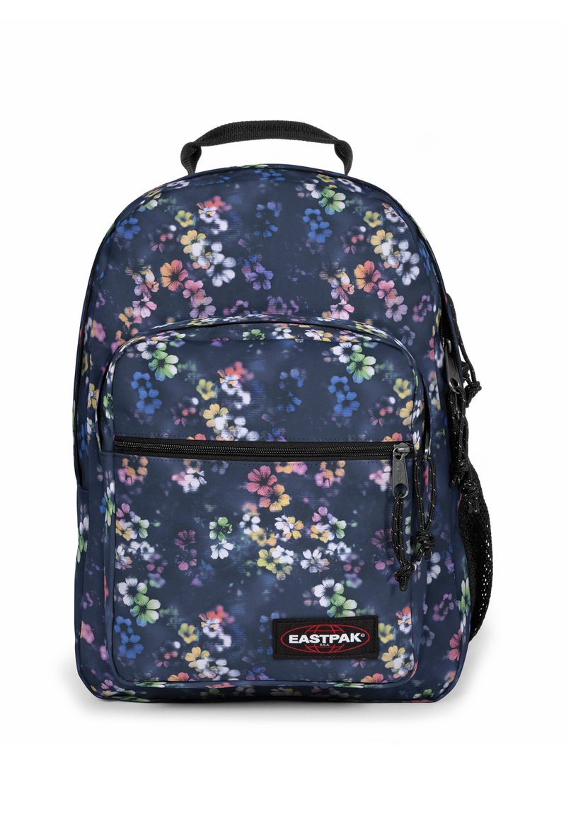 Sac à dos Eastpak à motifs floraux en bleu marine foncé, avec une poche zippée à l'avant, des poignées noires et des bretelles rembourrées.