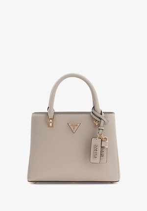 Beżowa, strukturalna torba wykonana z fakturowanego materiału, z elementami w złotym kolorze, podwójnymi uchwytami oraz odpinaną zawieszką z logo.