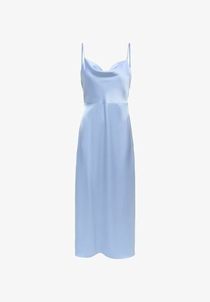 Robe midi en satin bleu clair avec fines bretelles spaghetti et un décolleté bénitier, présentée sur un fond blanc.