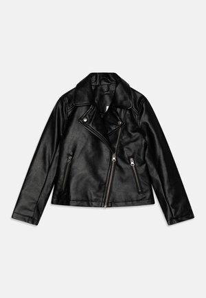 Sort jakke i kunstlæder med flæsekant, asymmetrisk lynlåslukning og to lynlåslommer foran. Har en glat tekstur og skræddersyet pasform.