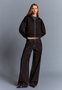Bershka JACQUARD BOYFRIEND - Laza szabású farmerek - black