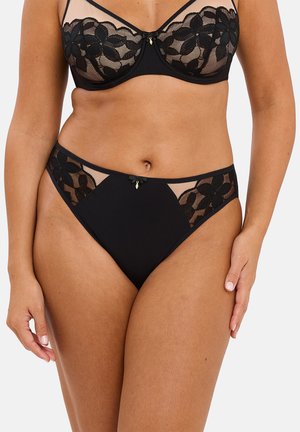 Ensemble de lingerie noir comprenant un soutien-gorge en mesh transparent avec un superposition de dentelle florale et un matching culotte haute, accentué d'un petit détail en forme de nœud.