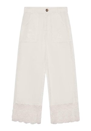 Pantalones anchos blancos con bolsillos bordados y un acabado de encaje en el dobladillo. Hechos de una tela suave, cuentan con un cierre de botón en la parte delantera.