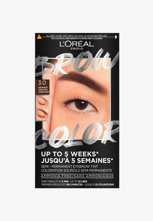 L'emballage du kit de couleur de sourcils L'Oréal Paris présente une indication de couleur brun foncé, un texte audacieux et un gros plan d'un œil avec des sourcils bien définis.