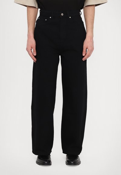 Black wide-leg pants made of sturdy fabric. Features a high waist, five pockets, and a button closure. Smooth texture with no visible patterns.