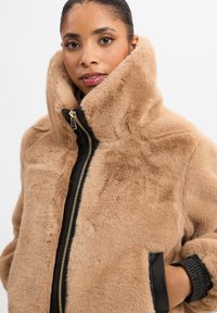 Marie Lund Winterjas - camel