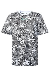 Tričko s krátkým rukávem v bílé barvě s černým vířivým vzorem, které má na přední straně abstraktní designy a zelené logo.