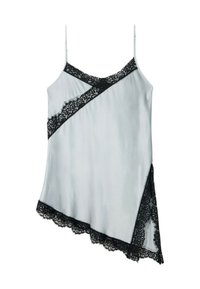 Silkeblød grå camisole med sort blonderkant, med en asymmetrisk sømkant og tynde justerbare stropper. Blondeoverlays skaber et diagonalt mønster.