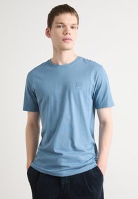 BOSS TALES - Tricou basic - open blue