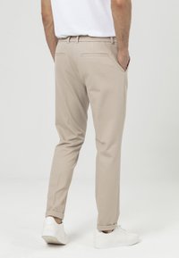 Just Like You REGULAR FIT WITH ELASTIC WAIST - Broek - beige