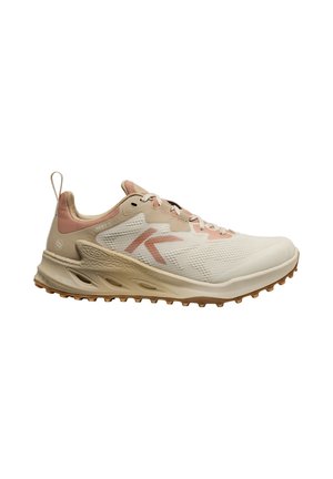 Leichter Laufschuh in Creme mit pinken Akzenten. Enthält ein atmungsaktives Mesh-Obermaterial, eine strukturierte Sohle und einen Ziehband für ein einfaches An- und Ausziehen.