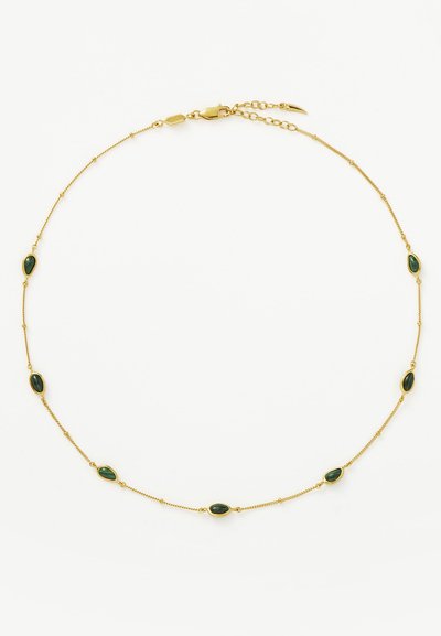 Χρυσή αλυσίδα με οβάλ πράσινους πολύτιμους λίθους, συνδεδεμένη με λεπτές αλυσίδες με μικρές χάντρες. Ρυθμιζόμενος κούμπος στο πίσω μέρος.