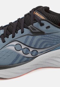 Saucony TRIUMPH 22 - Tenisice za cestovno trčanje - mirage/black
