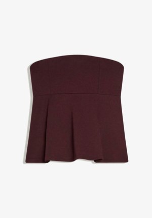 Pánt nélküli sötétbarna peplum felső, testhez simuló felsőrésszel és szétálló alsó résszel, fehér háttéren.