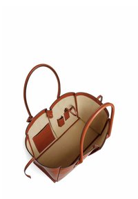 Sac fourre-tout en cuir brun avec un intérieur beige, comportant deux poignées, un design ouvert et plusieurs poches intérieures pour l'organisation.