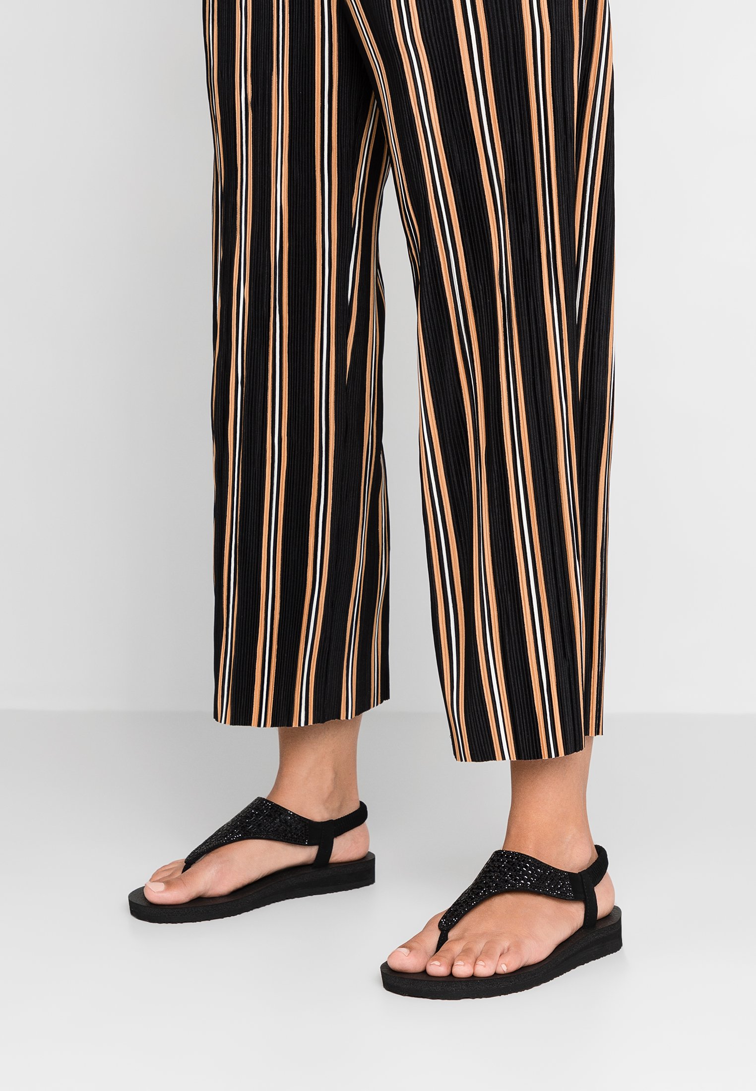 Meditation rock crown sandal Clearance