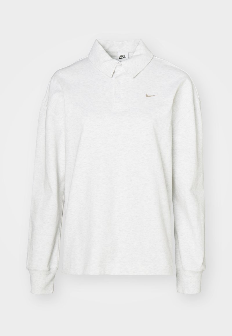 Langarm-Polohemd aus hellgrauer Baumwolle. Verfügt über einen klassischen Kragen, eine Knopfleiste und ein dezentes Nike-Logo in Gold auf der Brust.