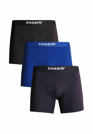 Schwarze, blaue und dunkelmarinefarbene Boxershorts mit einem weichen Bund, auf dem "CHASIN'" steht. Hergestellt aus glattem Stoff mit einer enganliegenden Passform.