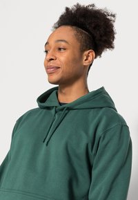 Weekday STANDARD HOODIE - Sweatshirt com capuz - green