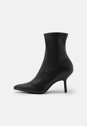 Anna Field Klassikalised poolsaapad - black