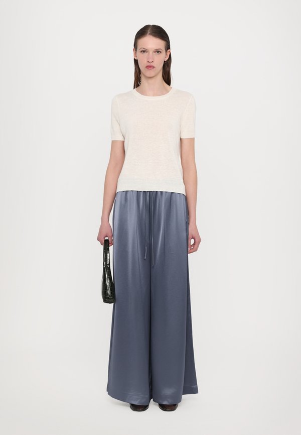 PANCONE - Basic T-shirt4