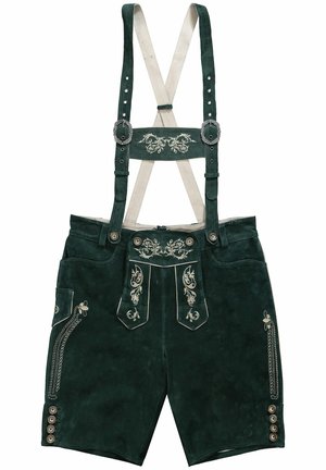 Pantalones cortos de cuero verde con tirantes ajustables, que presentan bordados blancos, botones decorativos y bolsillos frontales con un detallado intrincado.