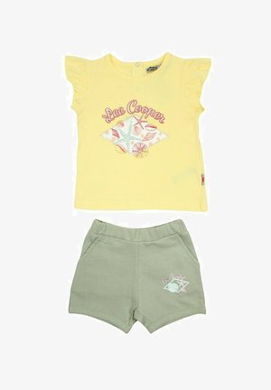 Lee Cooper, ENSEMBLE IMPRIMÉ - Shorts - jaune