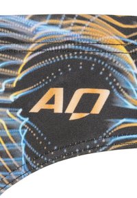 Tessuto nero con motivi ondulati blu e arancioni; presenta in modo evidente il logo "AO"; texture liscia con bordi cuciti.