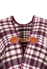 Poncho scozzese in un profondo bordeaux, tonalità crema e marrone. Presenta un collo rotondo, dettagli in pelle e chiusura a toggle nella parte anteriore.