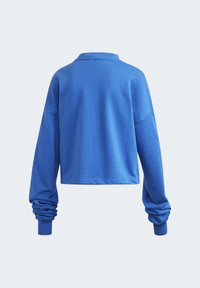 Sweat-shirt à manches longues, coupé, de couleur bleu vif. Confectionné en tissu doux et texturé avec des poignets côtelés. Design simple avec un col classique.