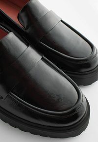 Next WIDE FIT FOREVER COMFORT CHUNKY LOAFERS - Zapatos sin cordones - black