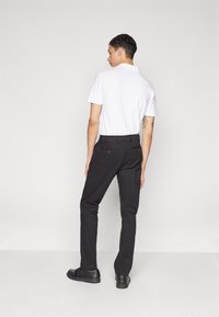 GAP STRAIGHT PERFORMANCE - Bukse - true black
