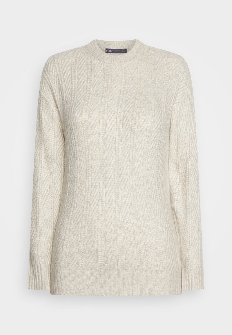 Pull tricoté couleur crème avec motifs torsadés et côtes, manches longues, encolure ronde, poignets et ourlet côtelés.