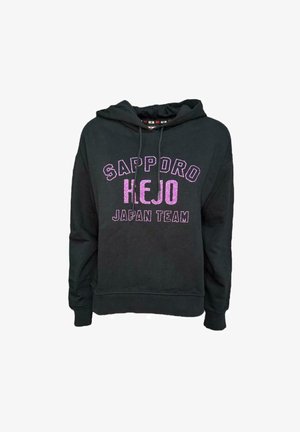 Sort hættetrøje lavet af bomuld, med en front kangaroo lomme. "SAPPORO HEJO JAPAN TEAM" trykt i lilla glimmer henover brystet.
