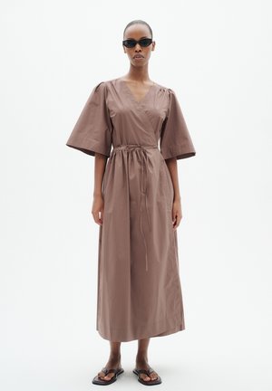 InWear, HAZEIW WRAP DRESS - Robe de jour - coffee quartz