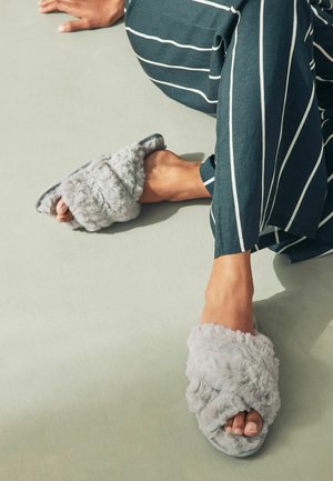 CROSSOVER - REGULAR FIT - Lahtised kingad - grey
