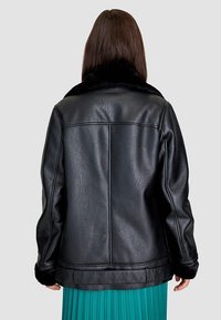 Stradivarius Bunda z umělé kůže - black