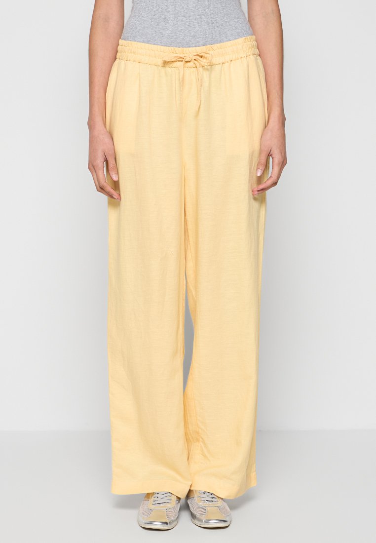 KnowledgeCotton Apparel Broek geel