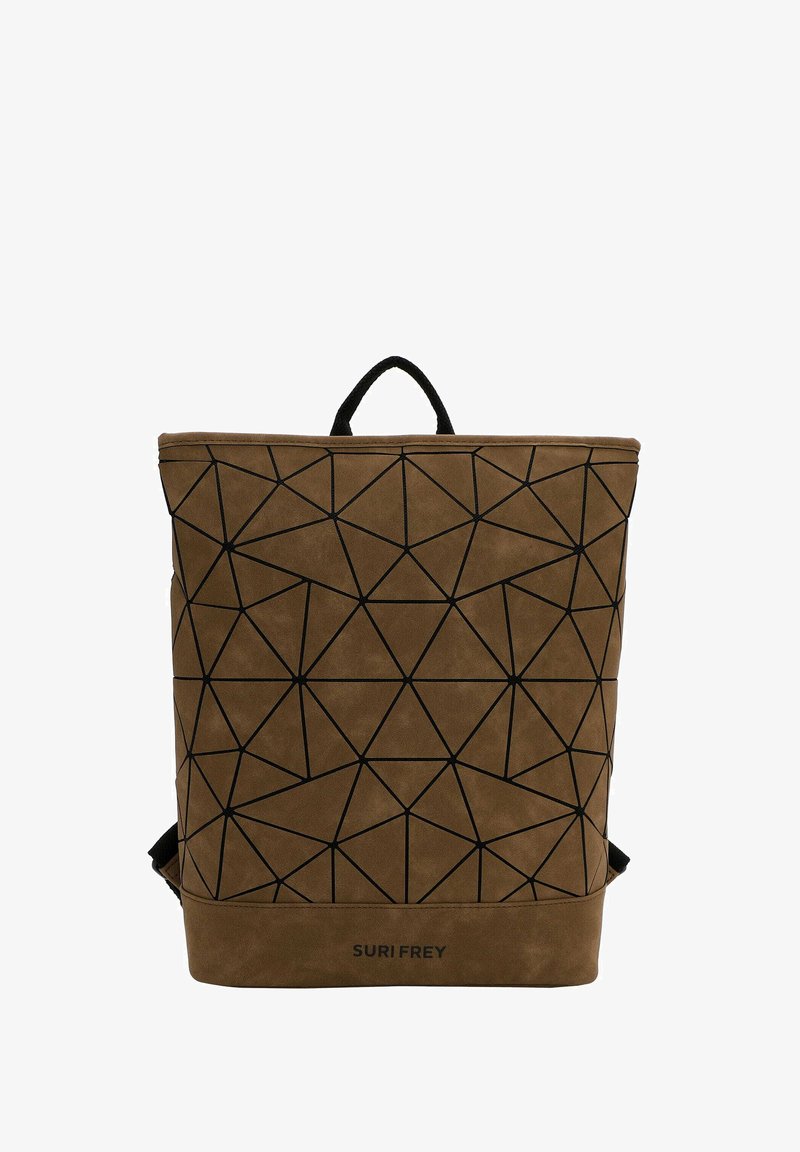 Bruine suède rugzak met een geometrisch zwart lijntjespatroon, voorzien van een bovenhandvat en verstelbare schouderbanden. Gestempeld logo aan de onderkant.