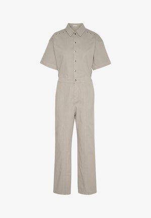 Bežinis kombinezonas trumpomis rankovėmis su sagčių užsegimu priekyje, petnešomis ir tiesios kojos dizainu. Pagamintas iš tvirtos medžiagos su lygiu paviršiumi.