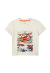 Korte mouw crèmekleurig t-shirt met een kleurrafgrafiek van een watervliegtuig en landschap, met oranje accenten rond de halslijn en knoopdetails.