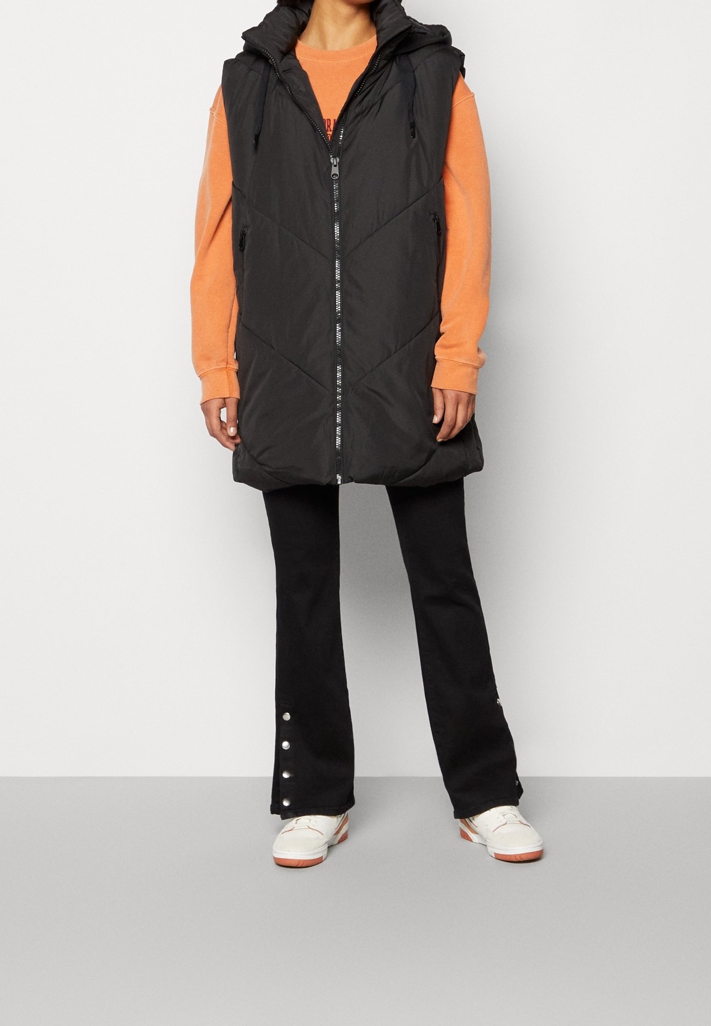 Vero Moda Waistcoat black (Pre-owned) Zalando