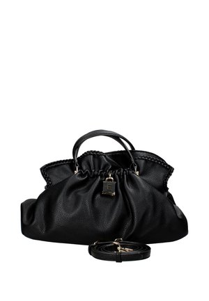 Borsa a mano in pelle nera con un design a cima arricciata, superficie testurizzata, due manici, una tracolla staccabile e un piccolo lucchetto decorativo.