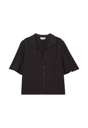 Czarna bluzka z krótkim rękawem z przodu na guziki, z szerokim kołnierzem oraz lekko marszczonymi detalami na ramionach i rękawach.