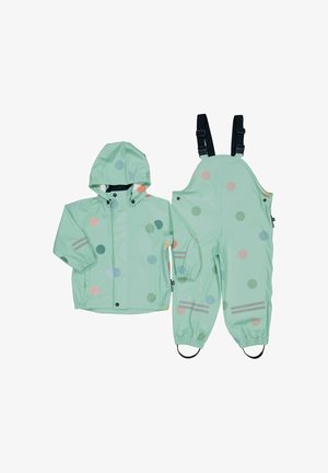 Vaaleanvihreä lasten sadetakki hupulla ja siihen sopivat haalari, joissa on värikkäitä pilkkuja ja mustat säädettävät olkaimet.
